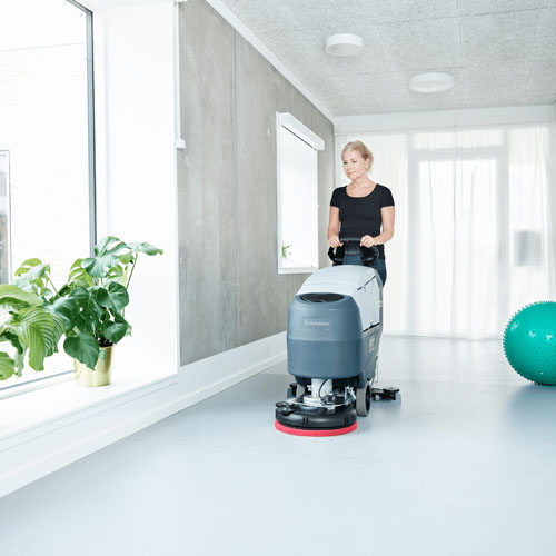 nettoyage courant des locaux avec machine